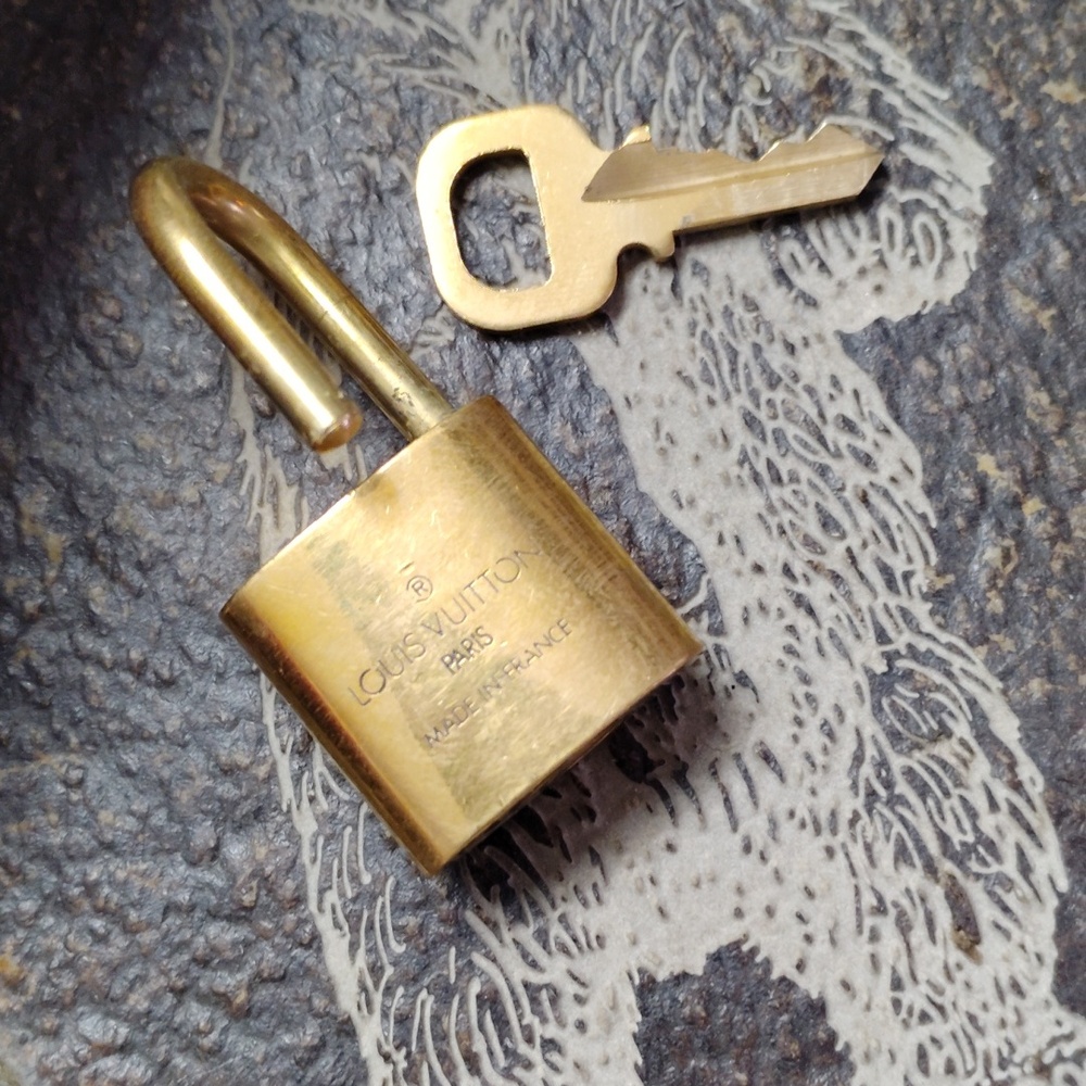 Louis Vuitton 🔥🔥🔥 !!!Authentic!!! Lock With Key - Picture 4 of 8